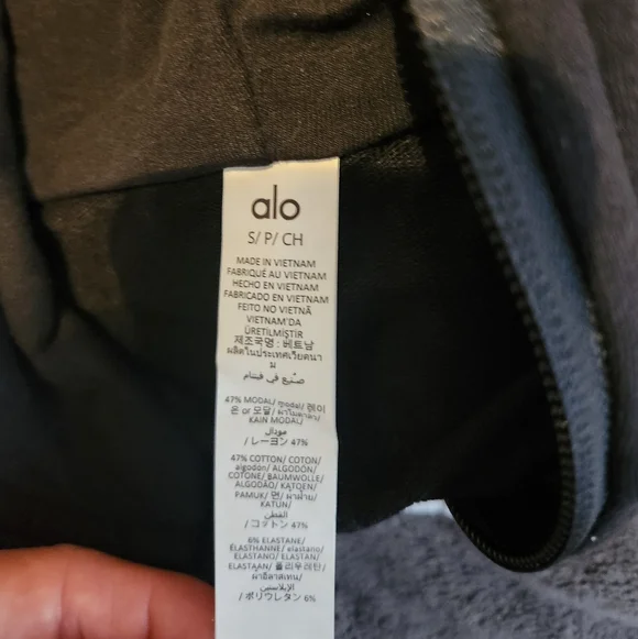 ALO Yoga Sway Full Black Zip-Up Cropped Hoodie - Picture 4 of 5